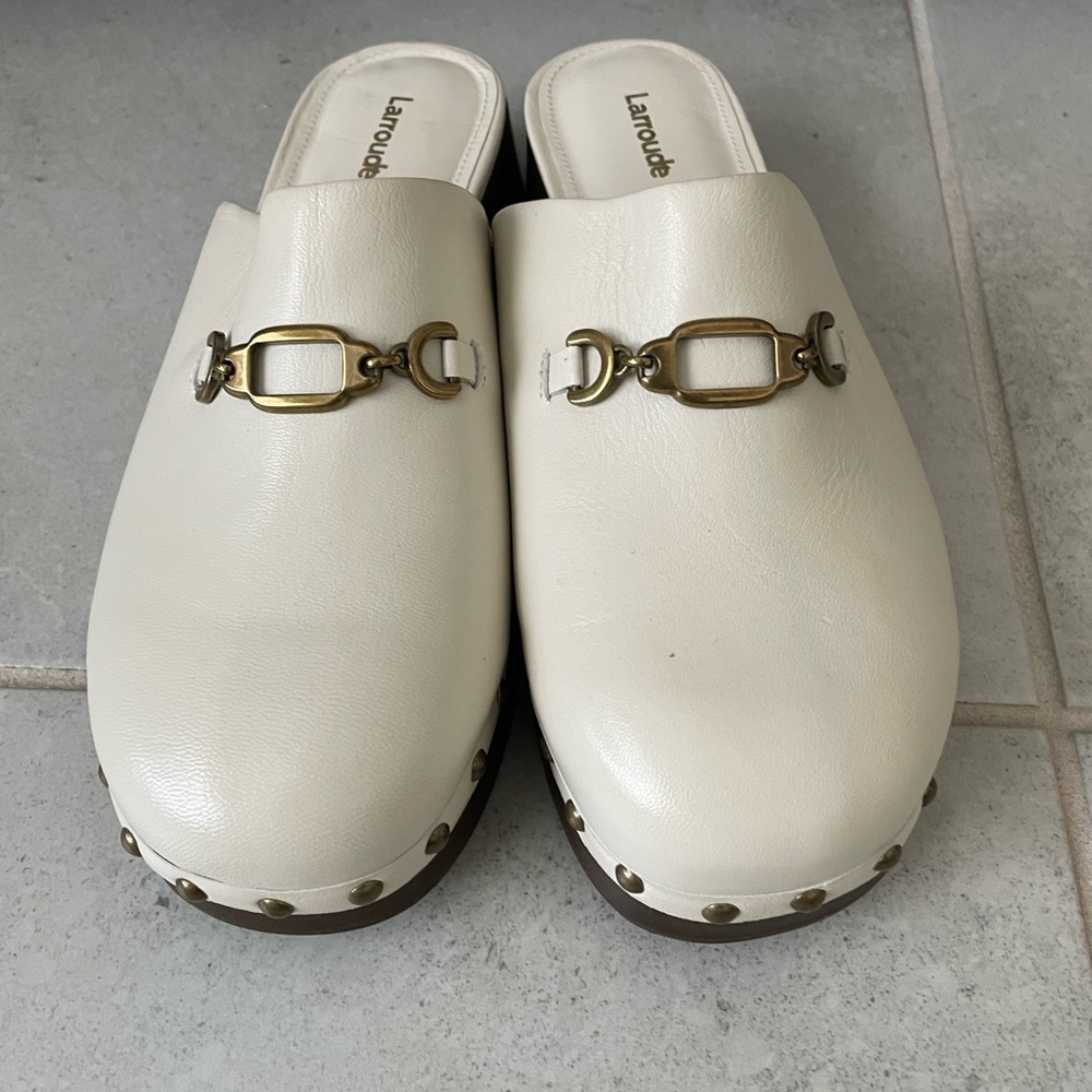LARROUDE Cream Leather Zuzi Bit Mule with Gold Horsebit. Brand New!! Size 9.5